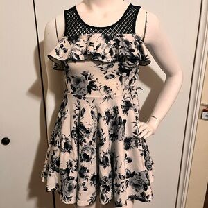 Beautees Black and White Lace Detail